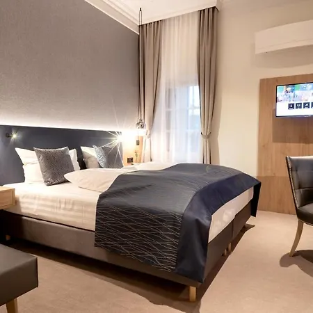 Hotell Romantik Sayn 4*